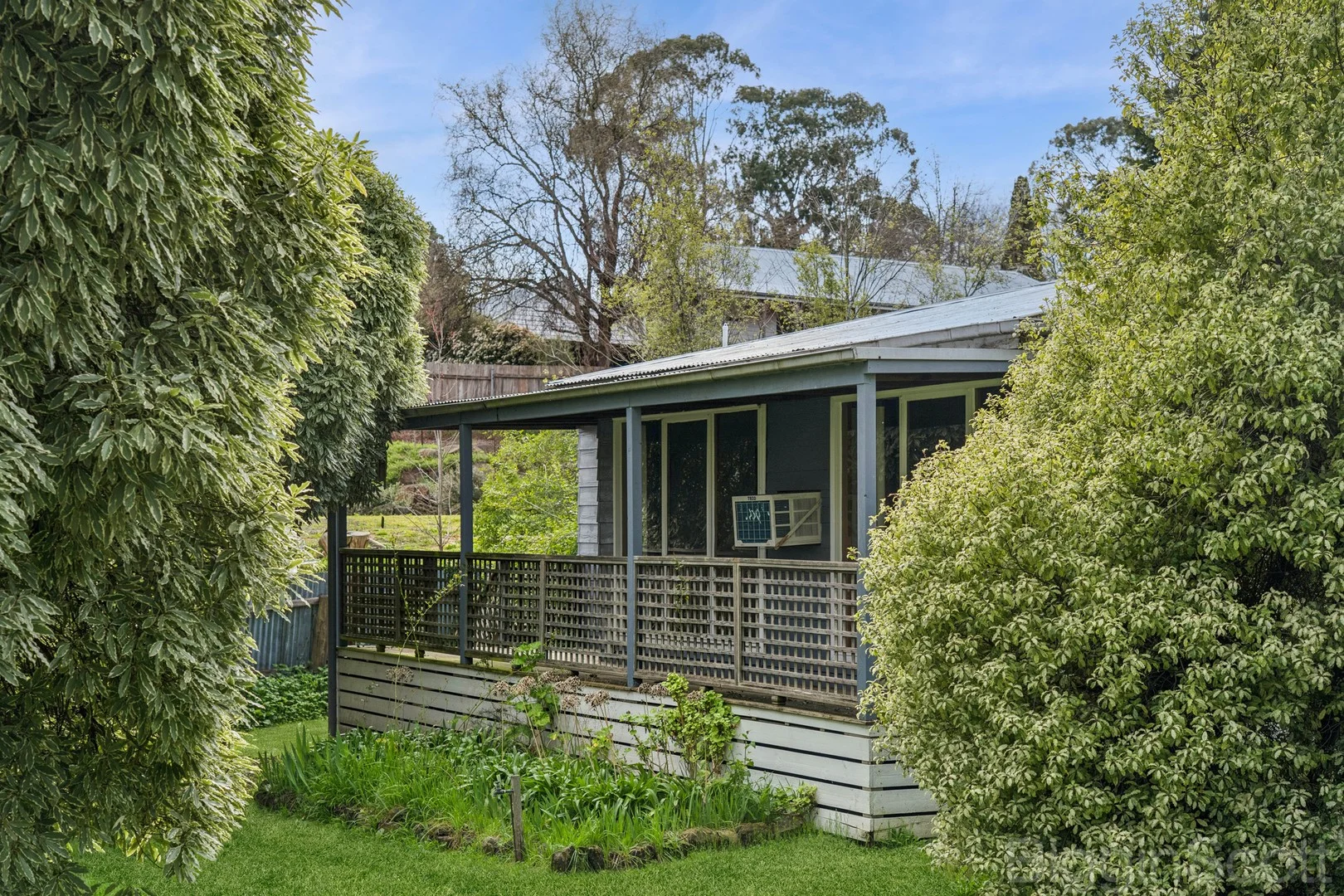 26 Vincent Street North (1/3)