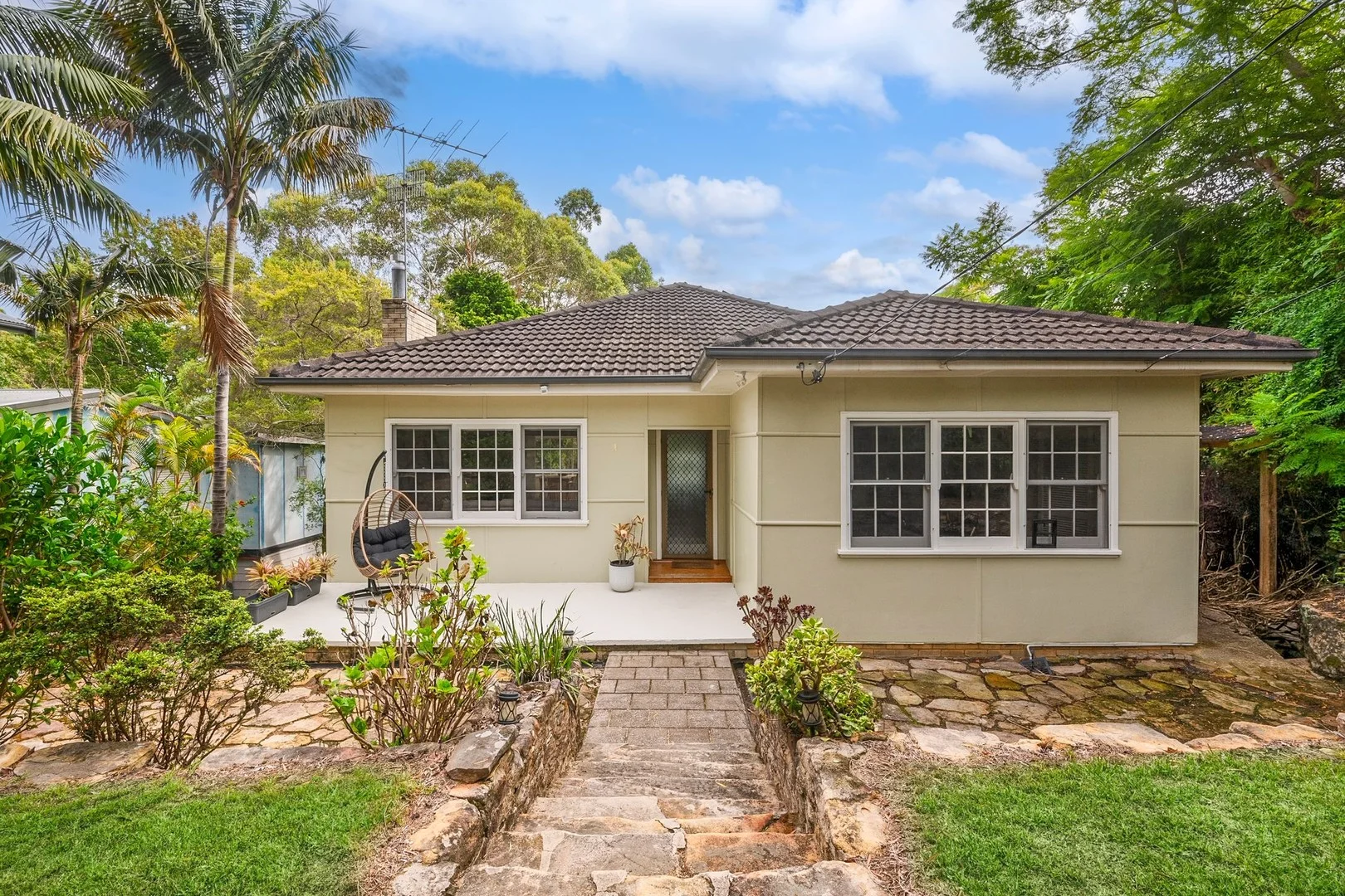 26 Weeroona Avenue (1/11)