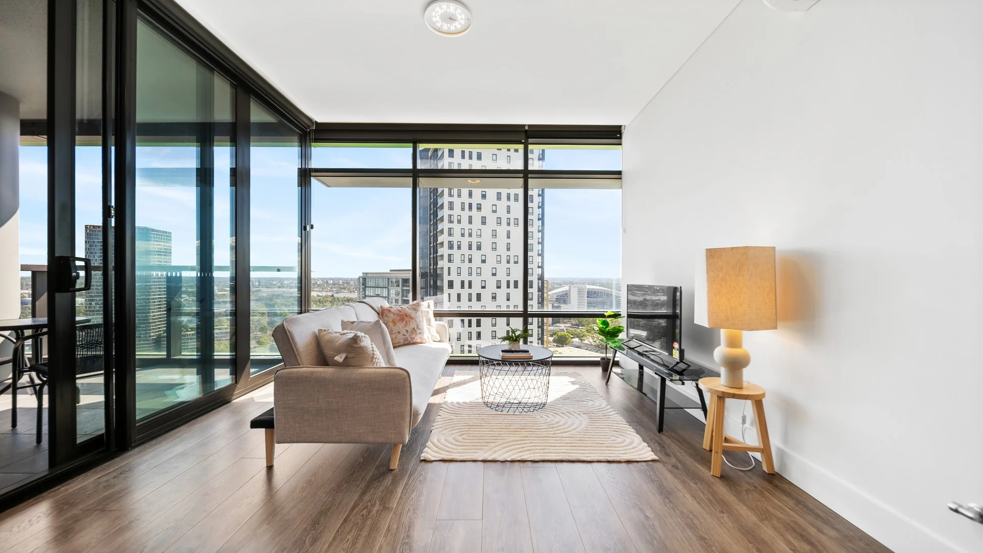 2604/1 Brushbox Street (1/1)