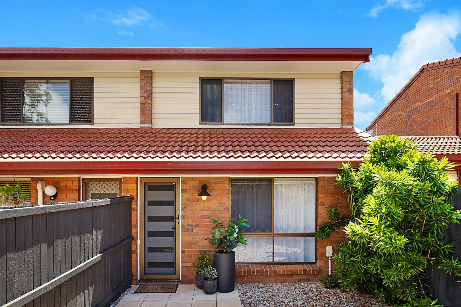 27/111 Barbaralla Drive (1/12)