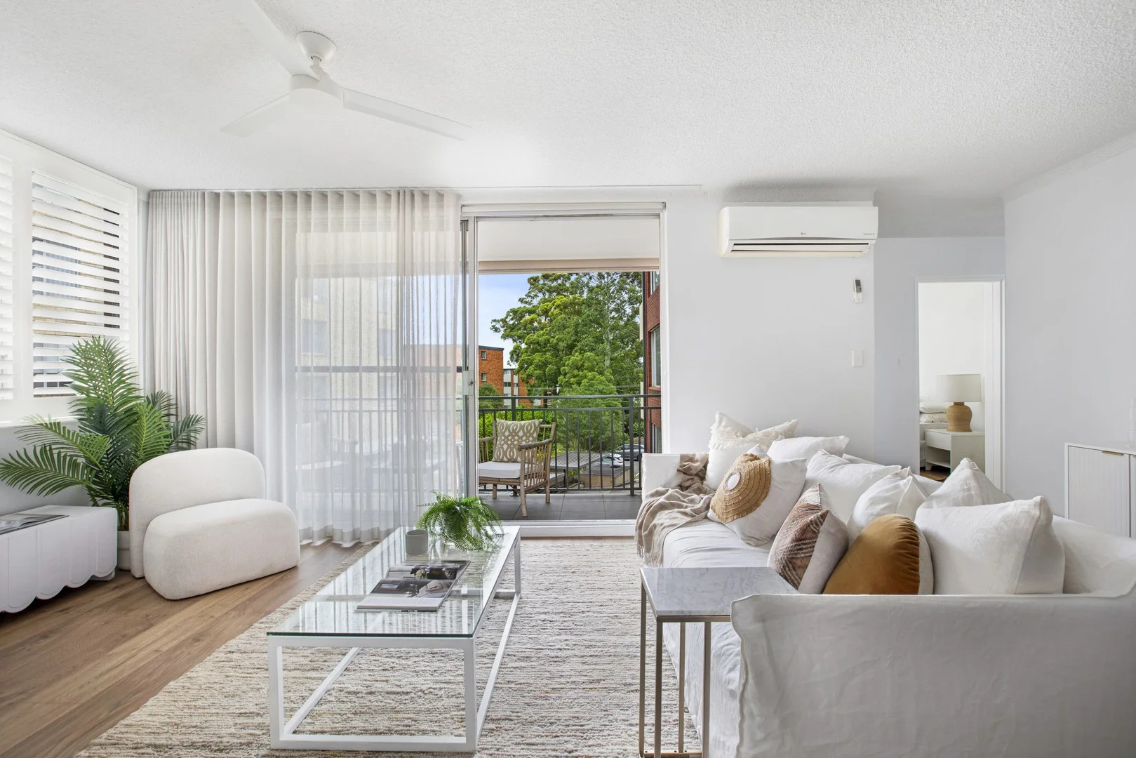 27/8 Bortfield Drive (1/13)