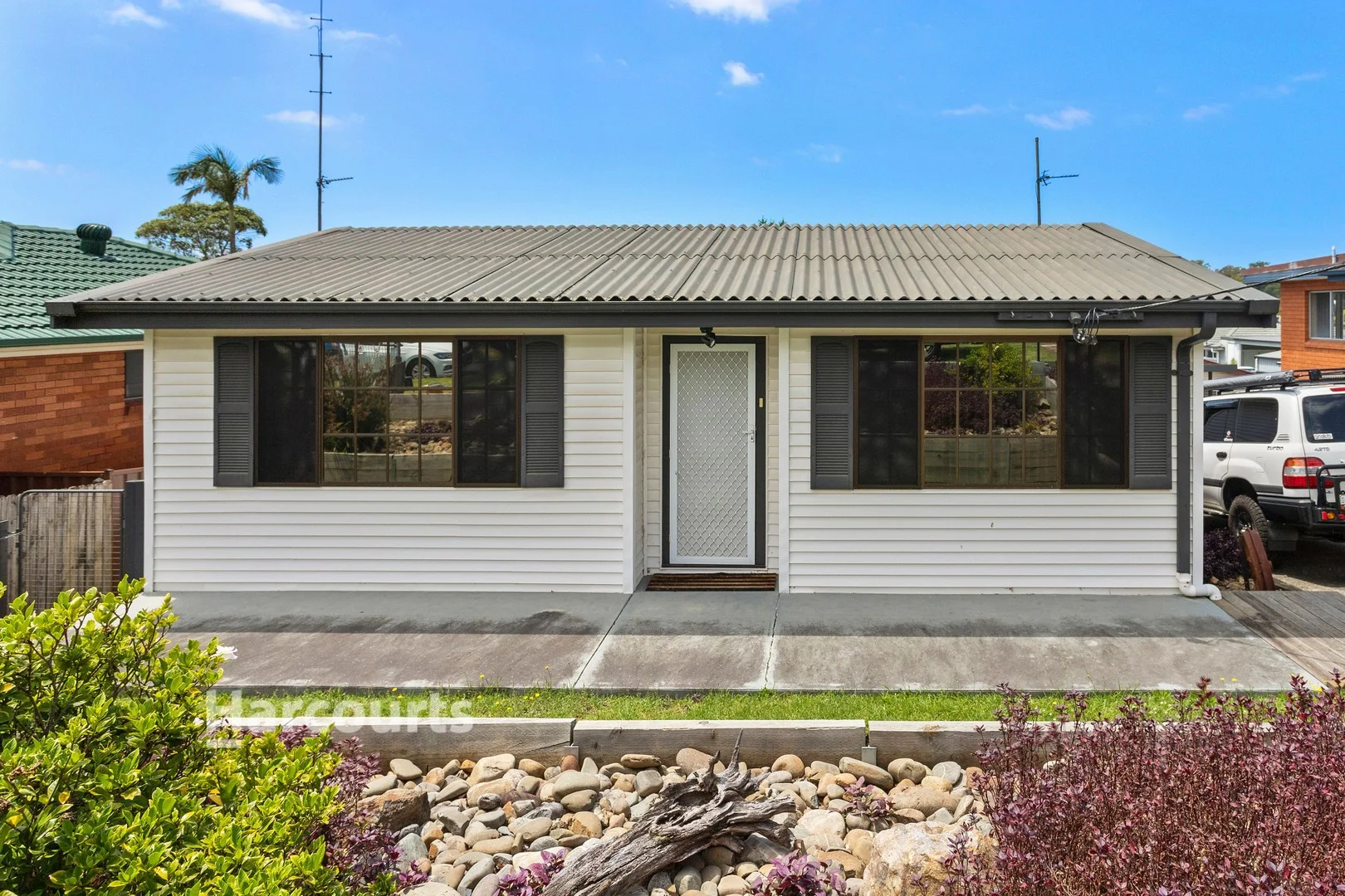 27 Billabong Avenue (1/15)