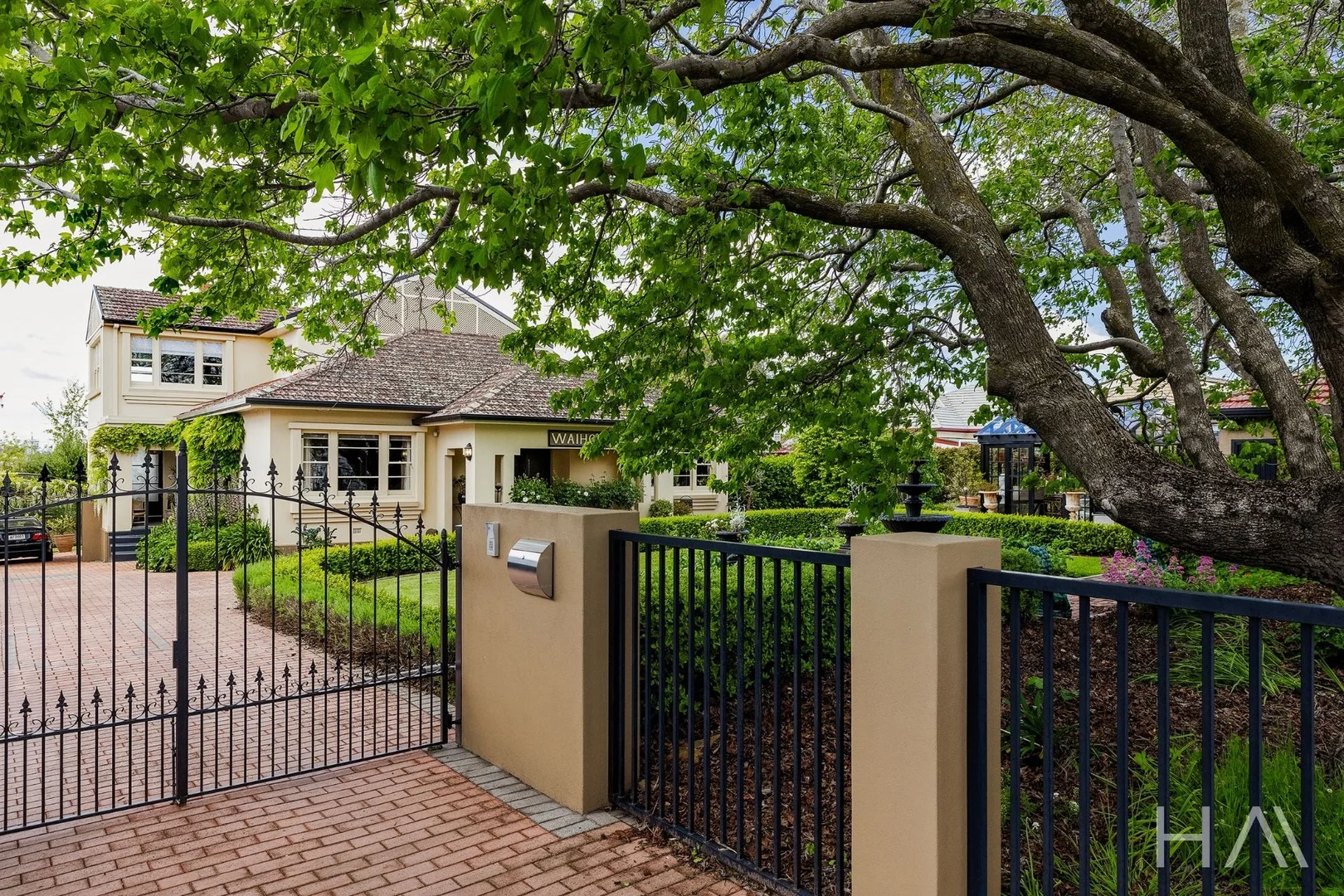27 Hiller Street (1/19)