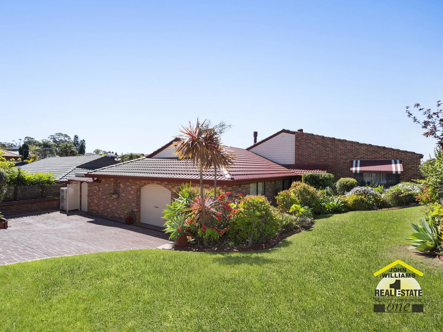 27 Kittyhawk Crescent (1/16)