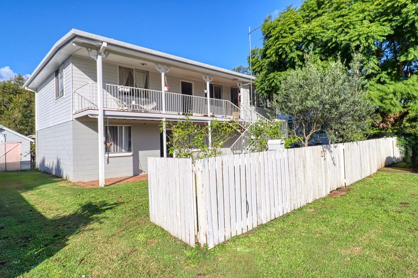 27 Larkin Street (1/13)