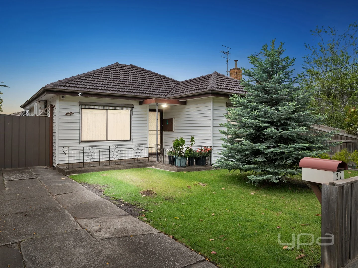 27 Richards Street (1/21)