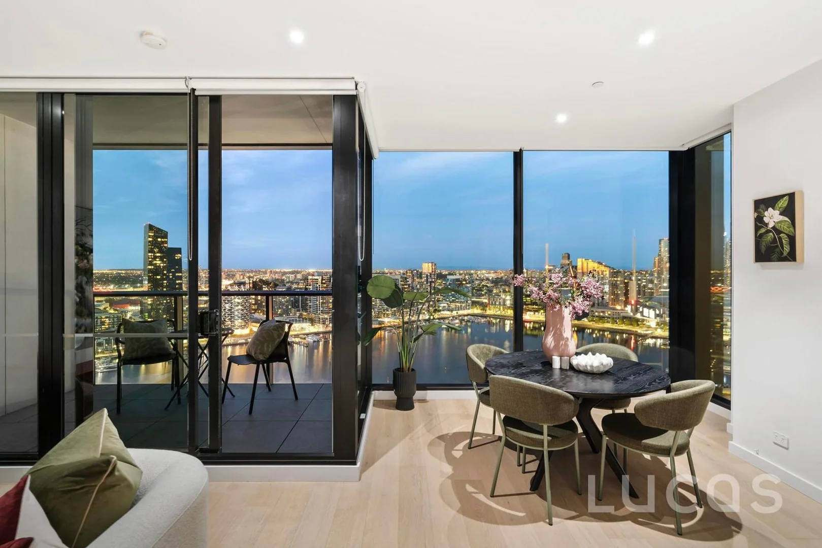 2709/915 Collins Street (1/22)