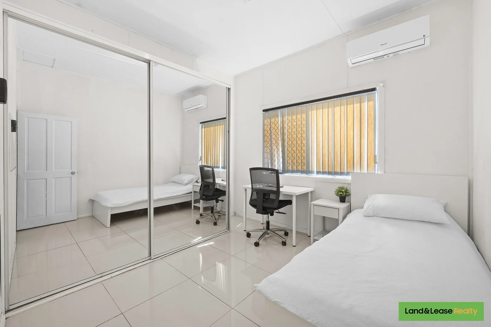 28 Moreton Street (1/17)