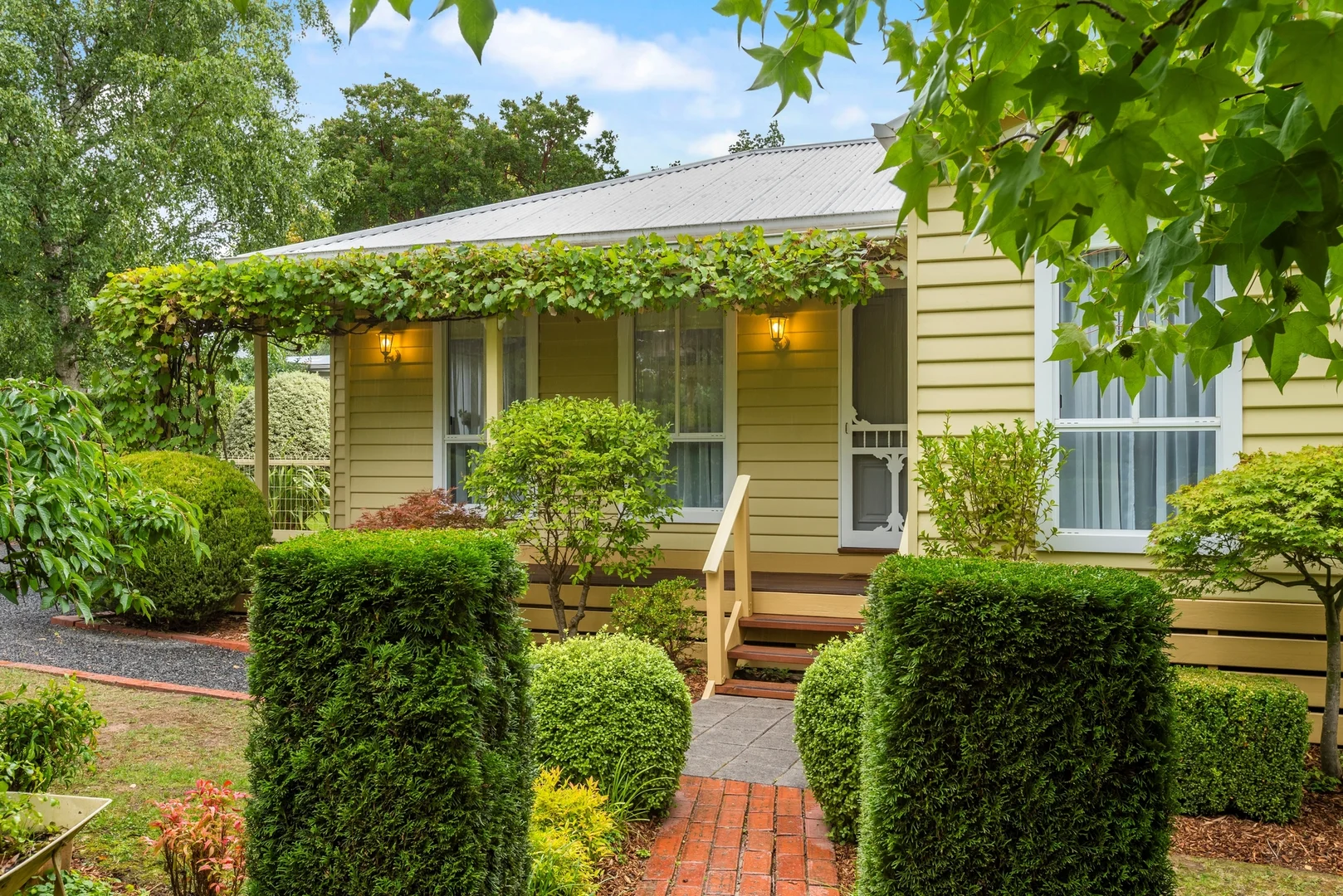 28 Sullivans Road (1/16)