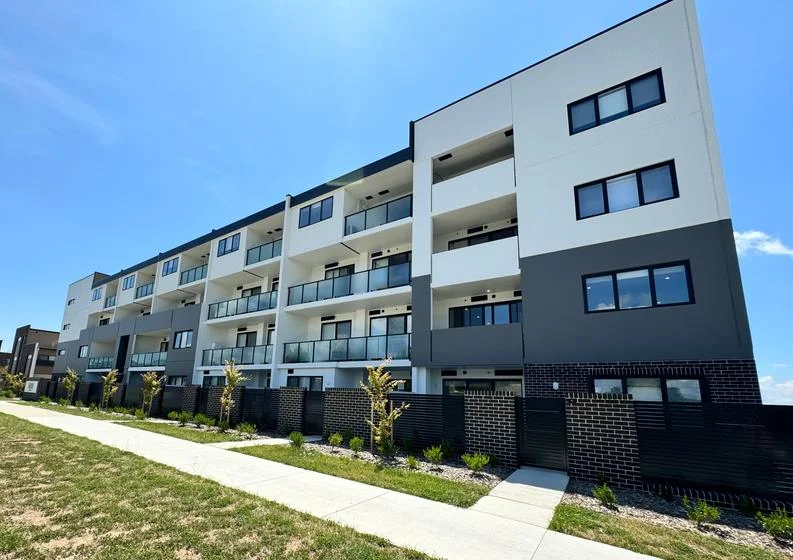 29/170 John Gorton Drive (1/8)