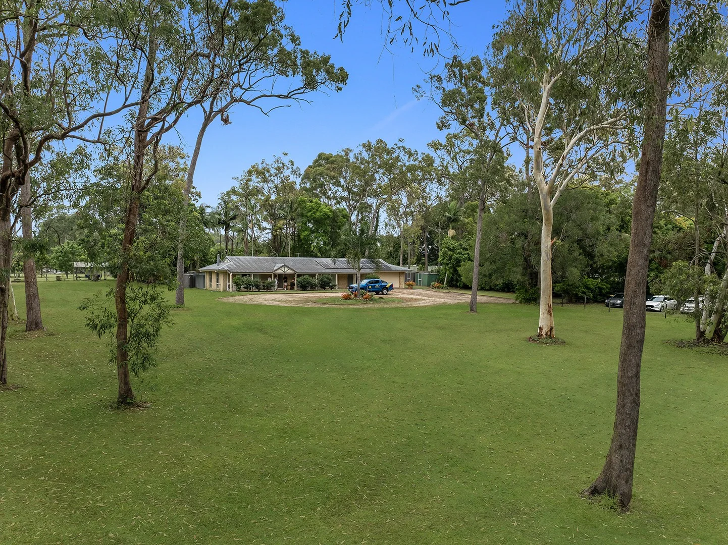 29-33 Kirrang Drive (1/18)