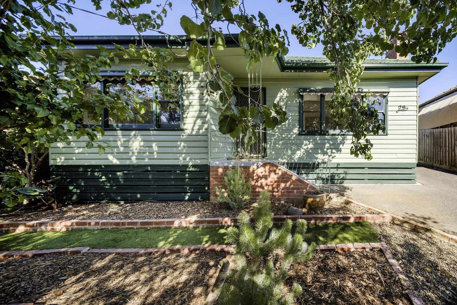 29 Beatrice Street (1/13)
