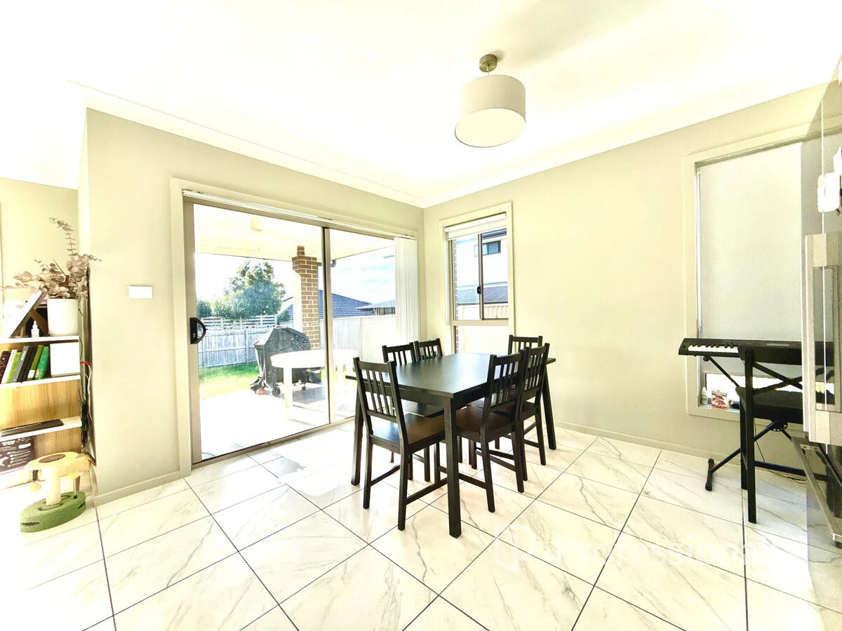 29 Loura Street (1/12)