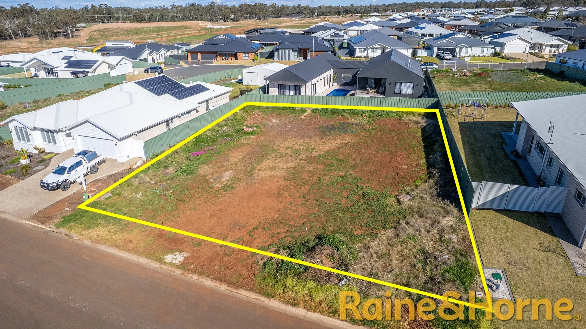 29 Sunningdale Close (1/3)