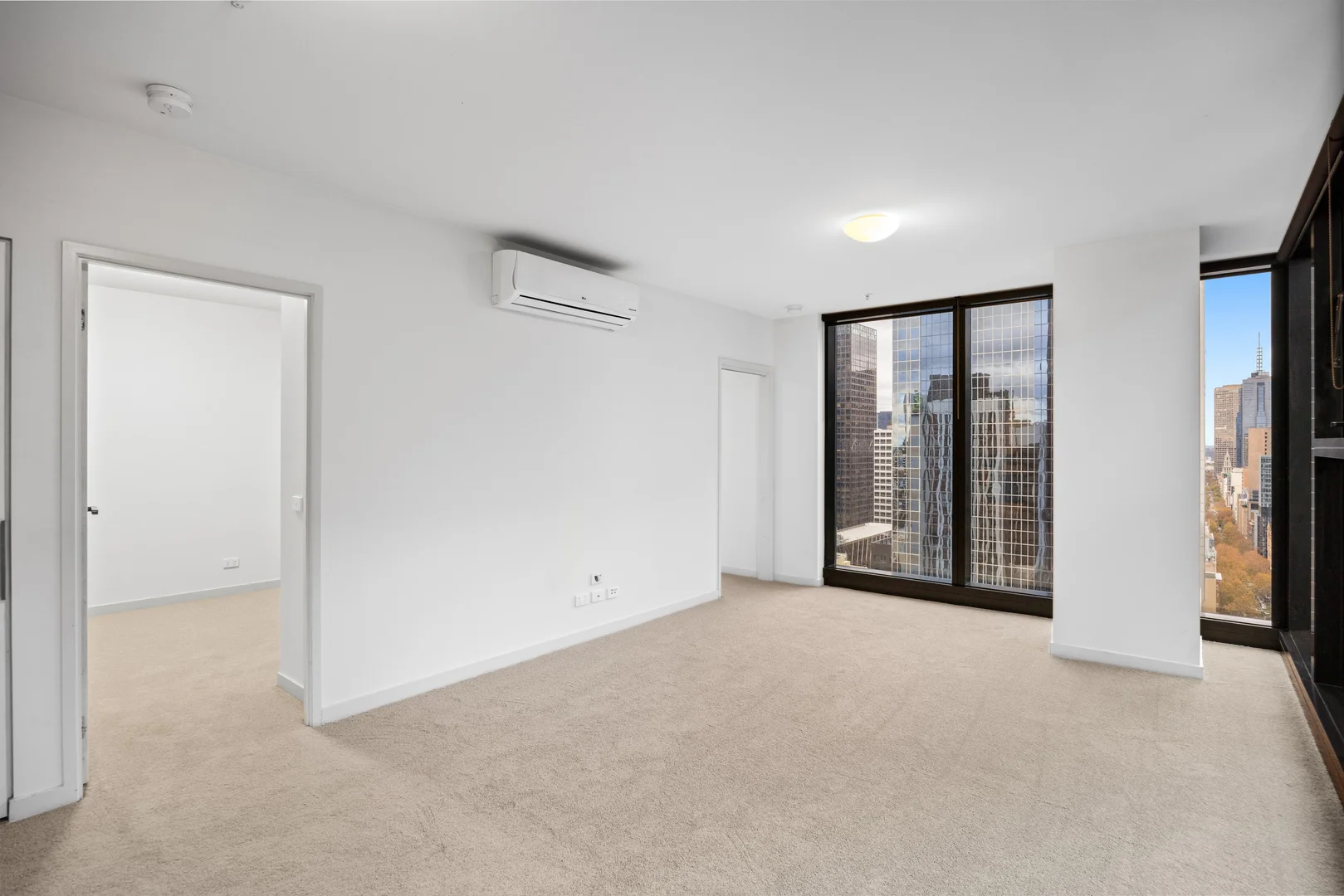 2902/568 Collins Street - Image 5