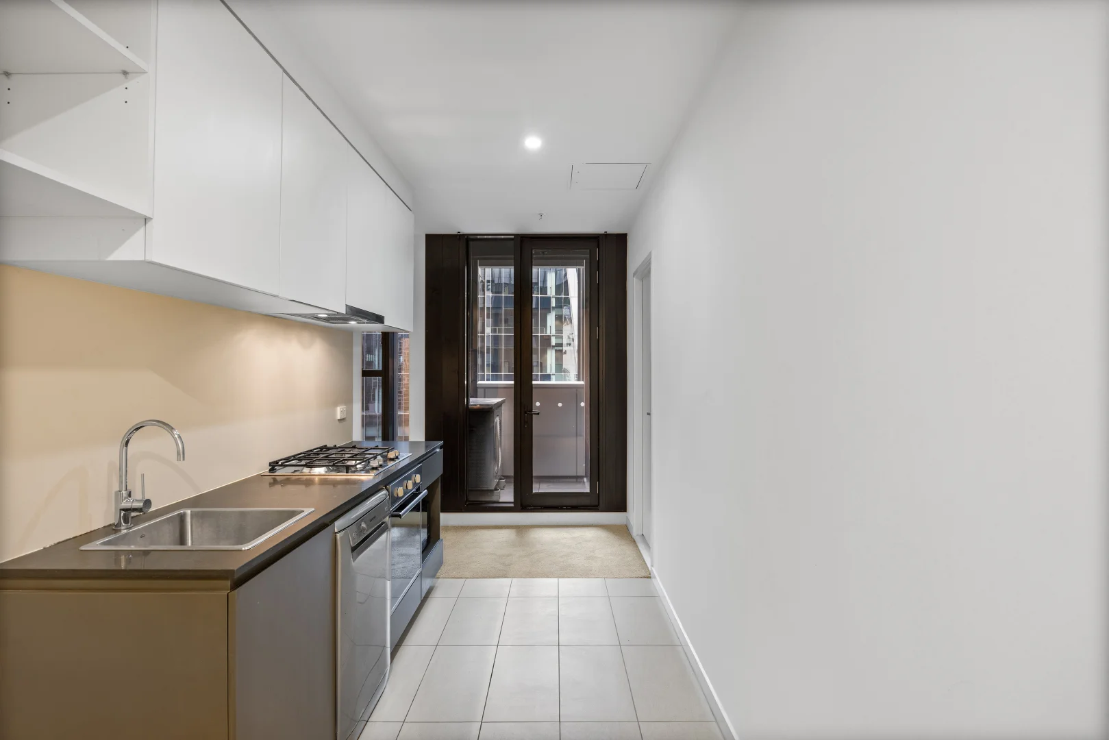 2902/568 Collins Street - Image 4
