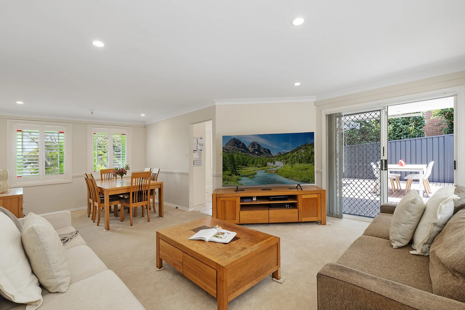 2A Bolton Avenue (1/10)