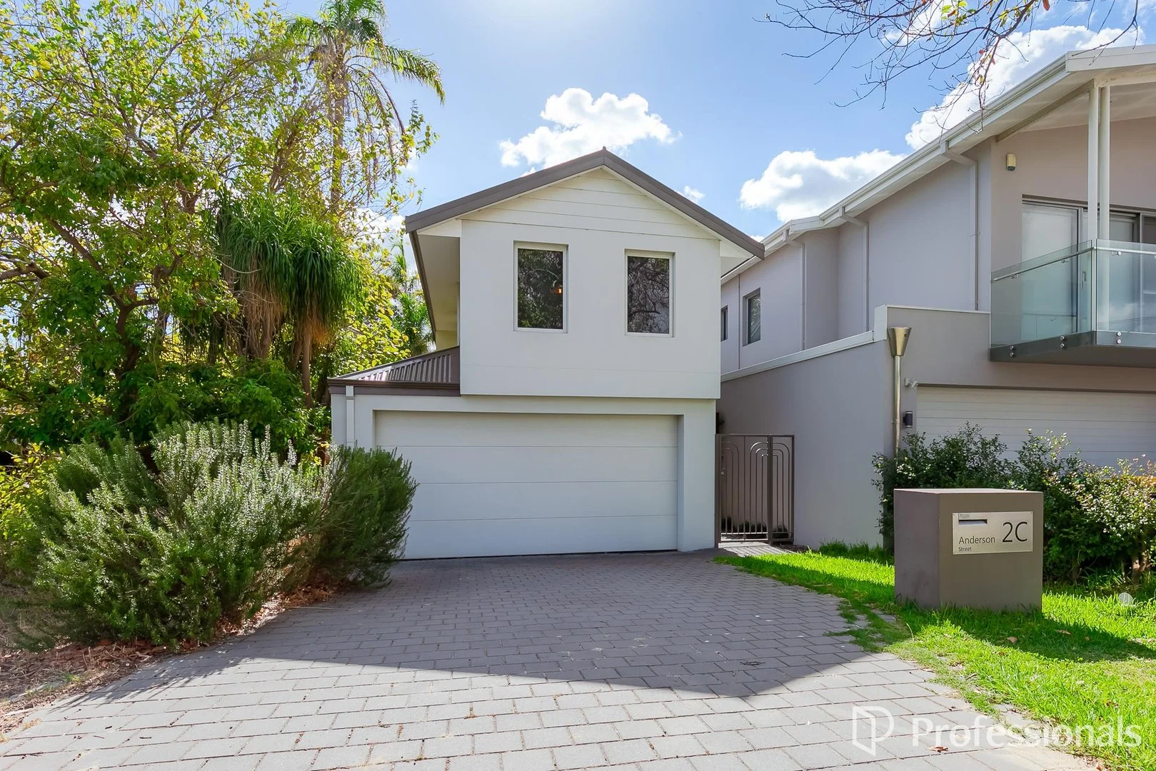 2C Anderson Street (1/17)