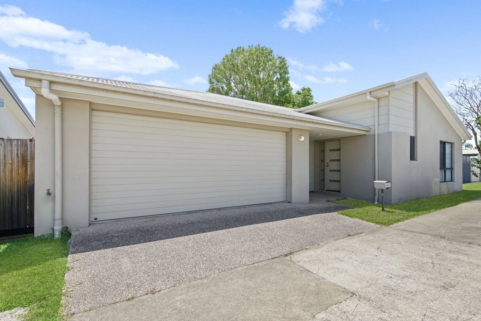 2D Mansfield Drive (1/12)