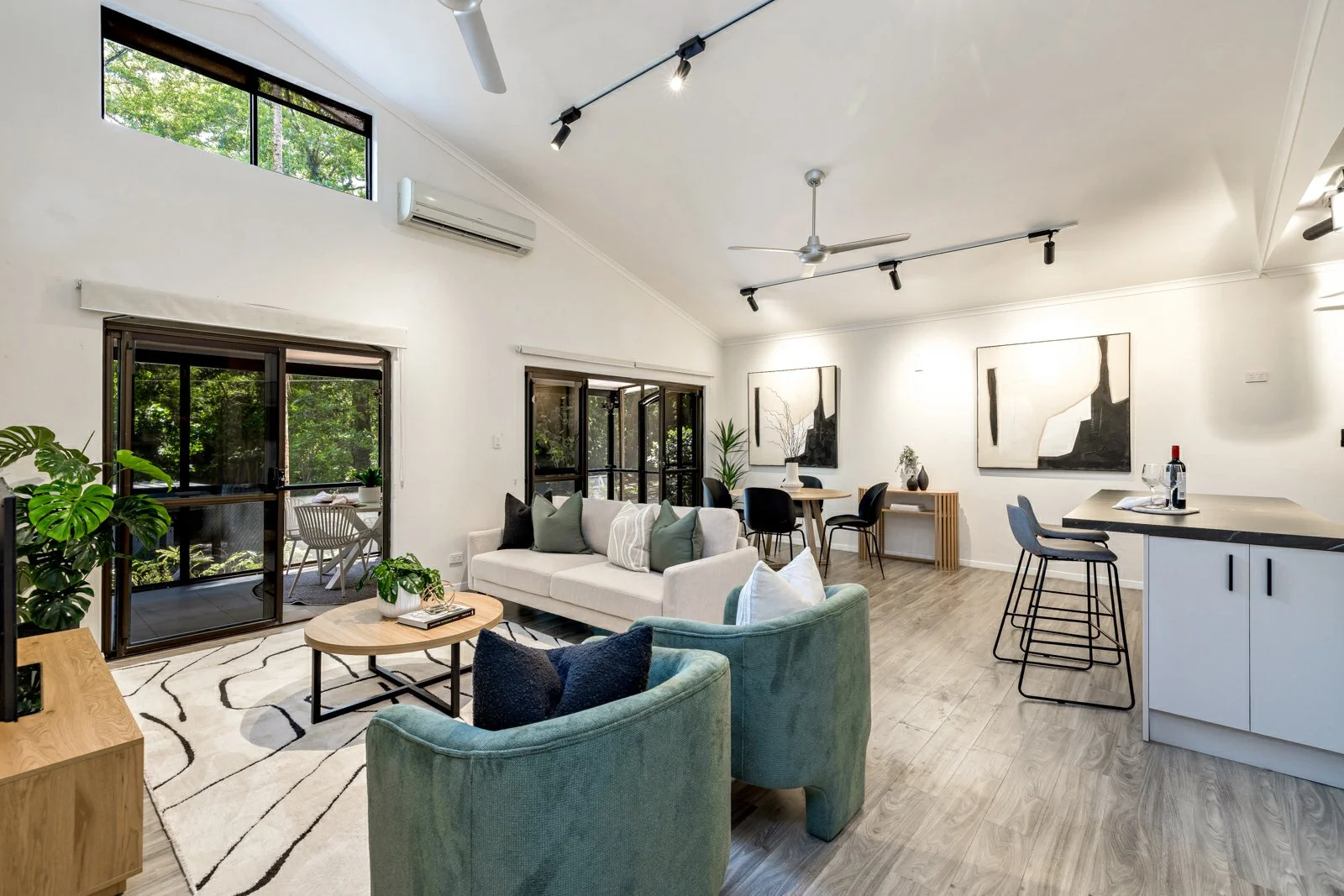 3/22-24 Collins Avenue (1/11)