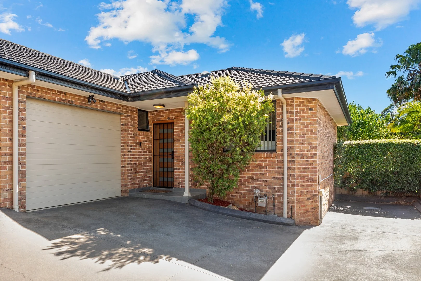 3/39 Wharf Road (1/7)