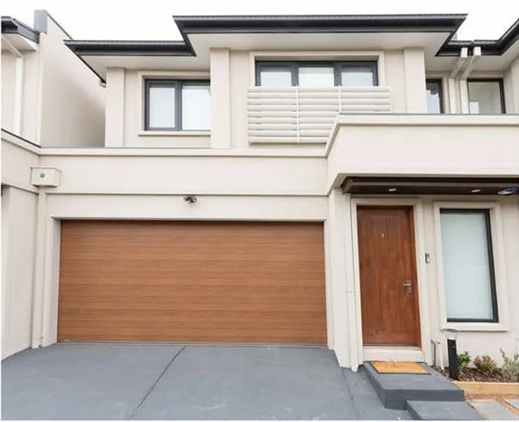 3/4 Napier Crescent (1/2)