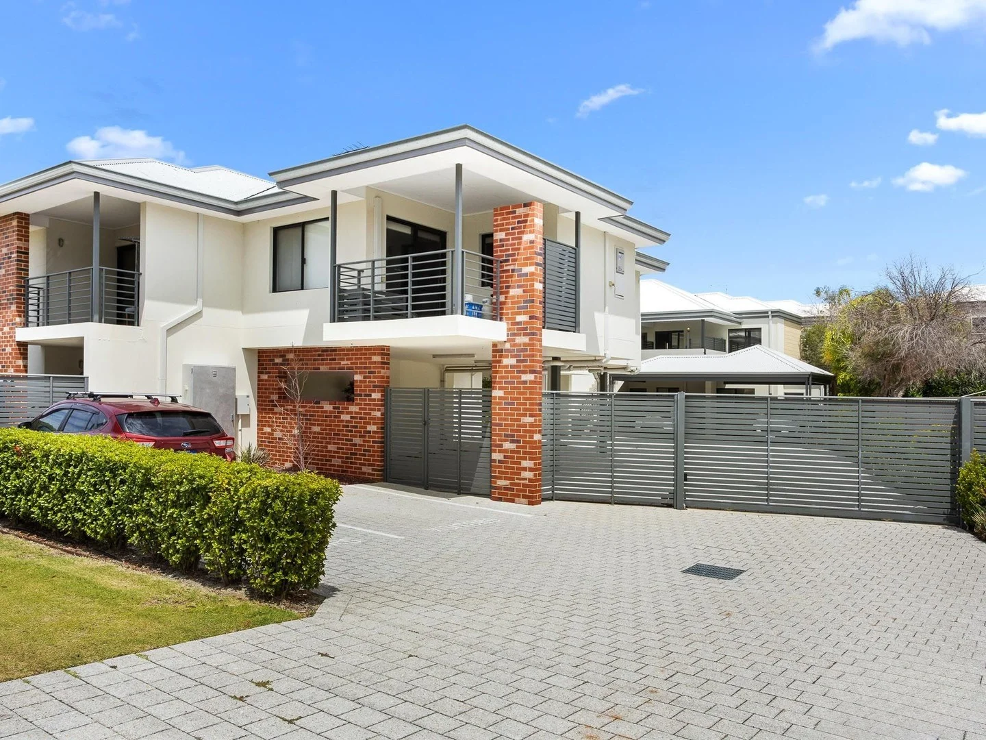 3/4 Whiteside Street (1/18)