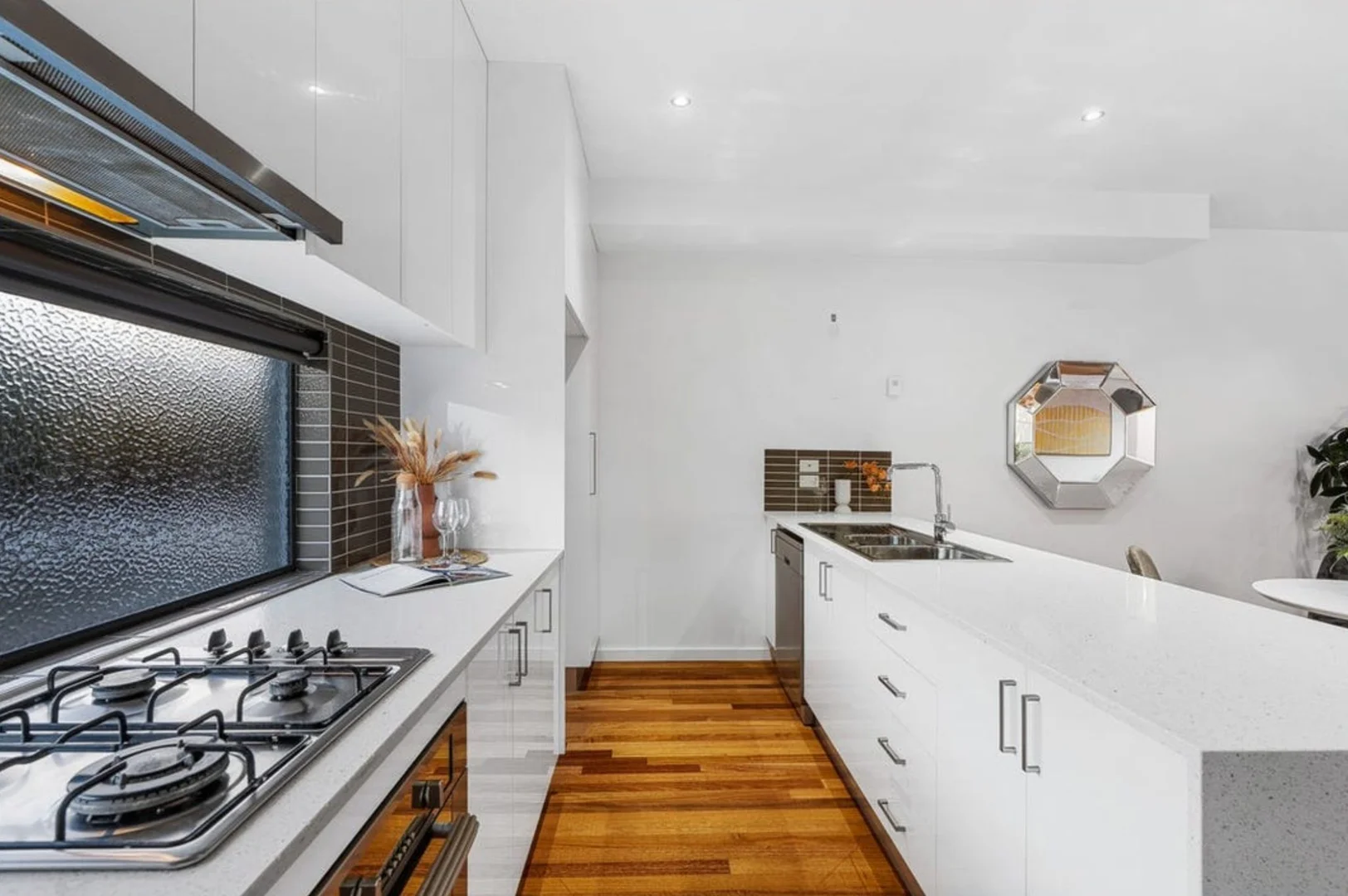 3/46 Ellingworth Parade - Image 4