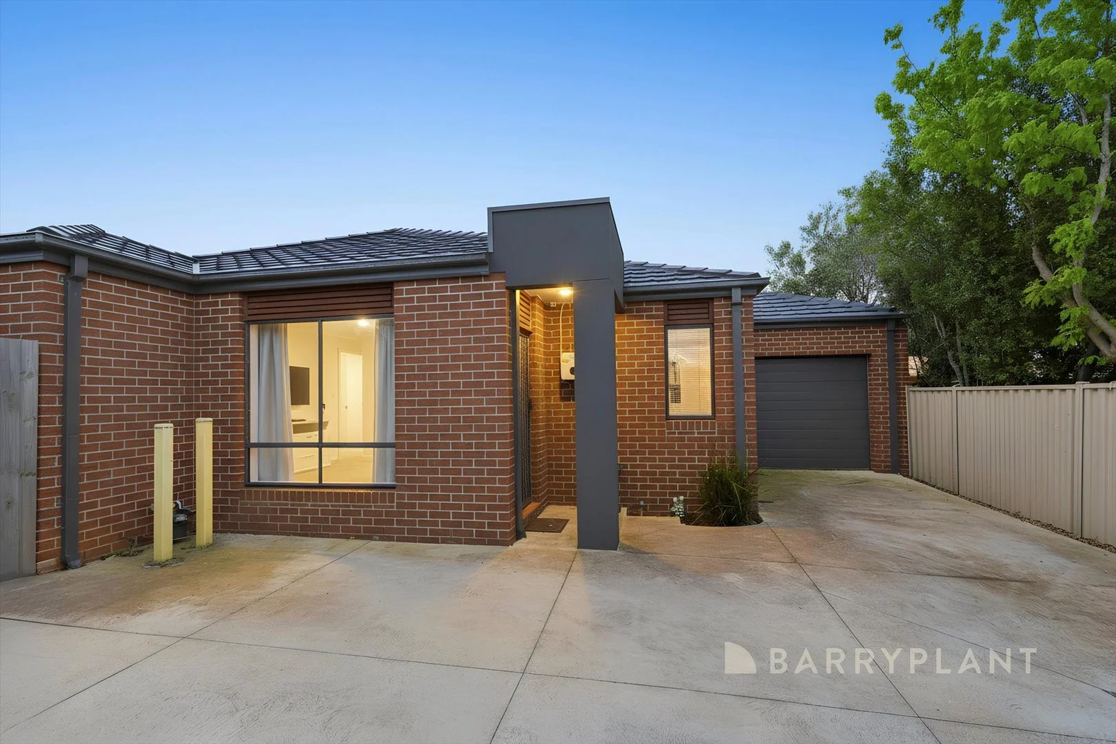 3/5 Bronton Close (1/17)