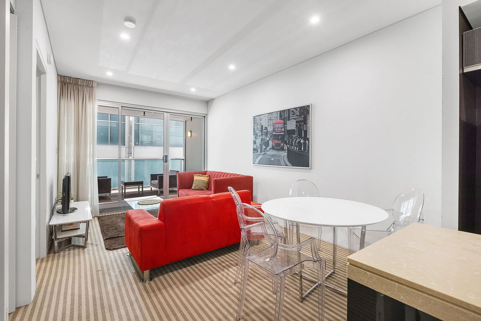 3/8 Victoria Ave (1/26)