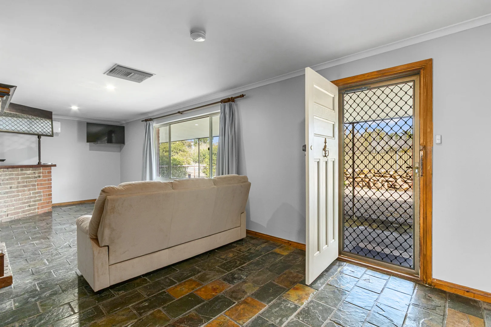 3 Cooper Street - Image 4
