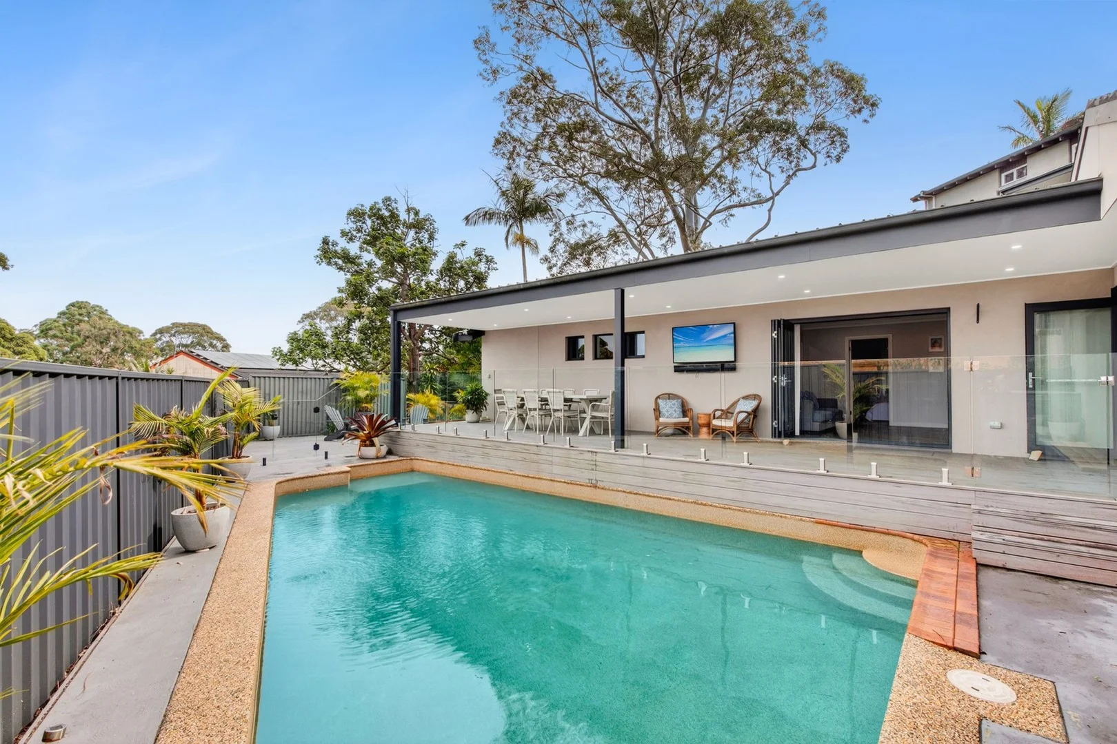 3 Hoddle Crescent (1/14)