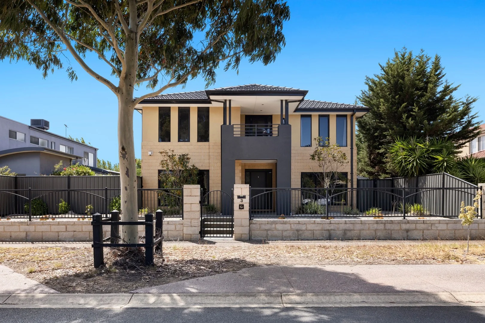 3 Innisfail Drive (1/27)