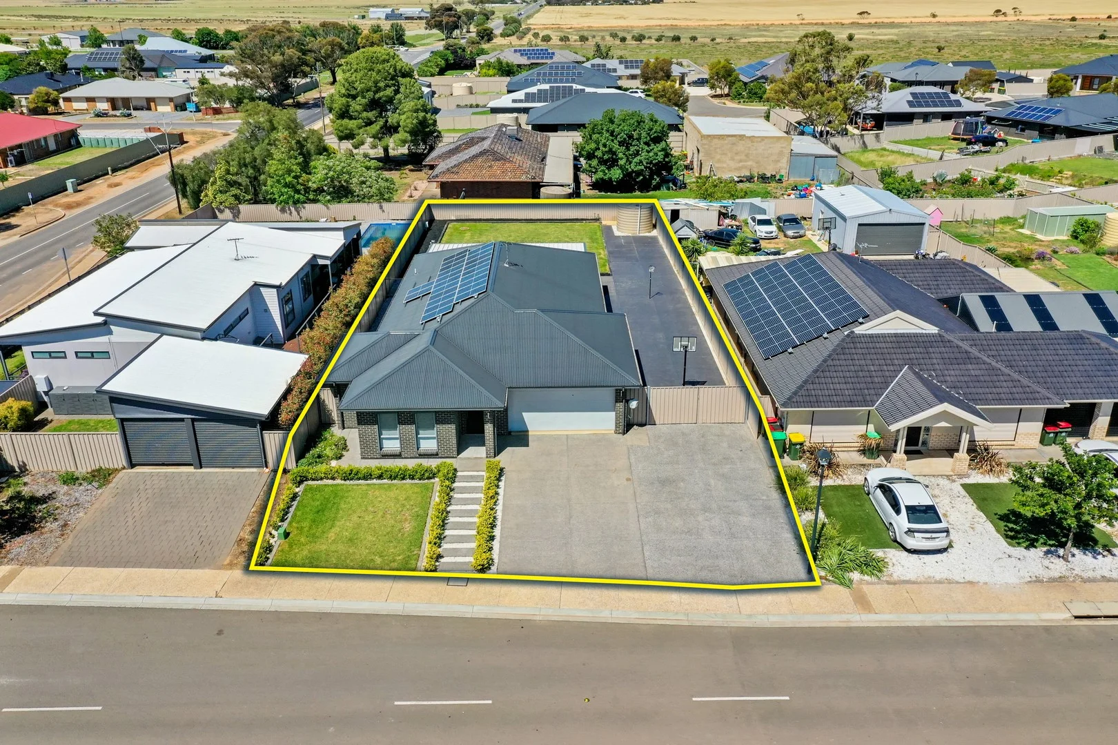 3 Longview Road (1/20)