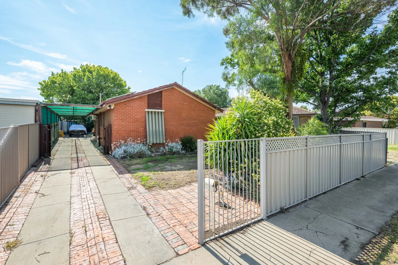 3 Middlesex Crescent (1/12)