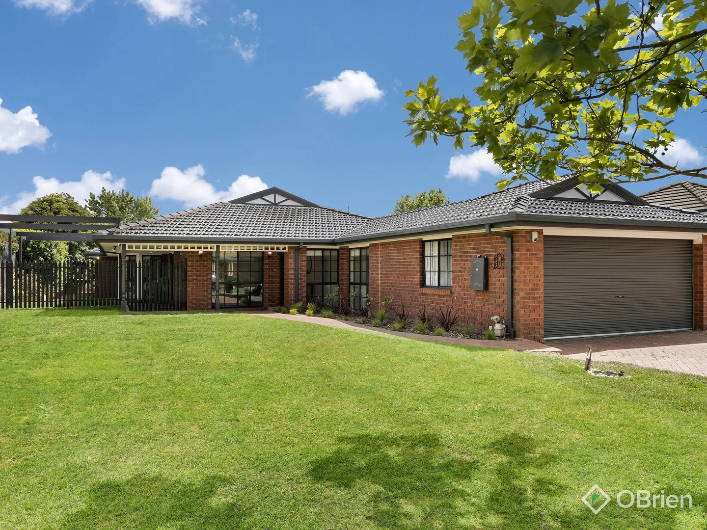 3 Strachan Close (1/18)