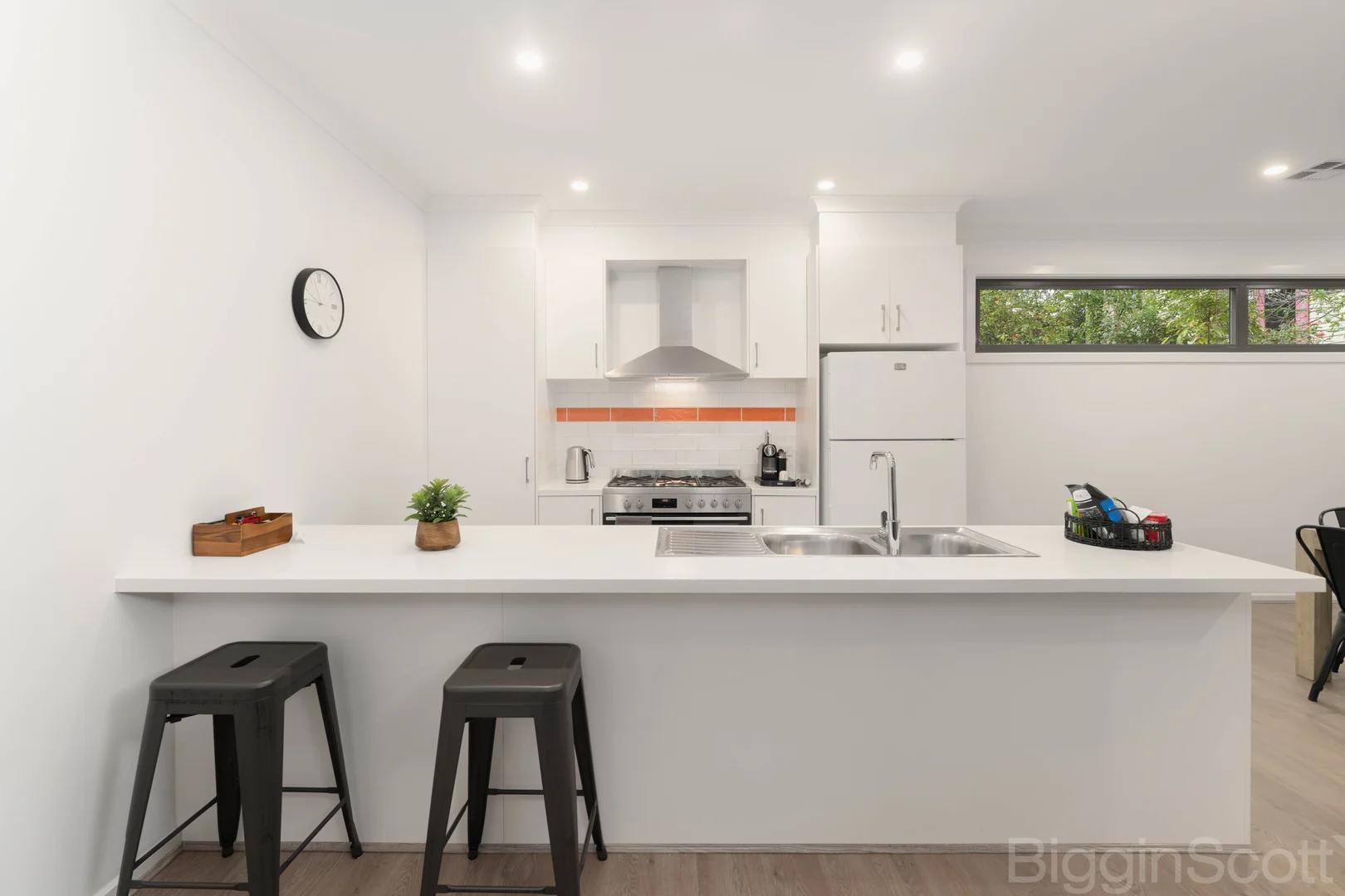 3 Vincent Street North - Image 5