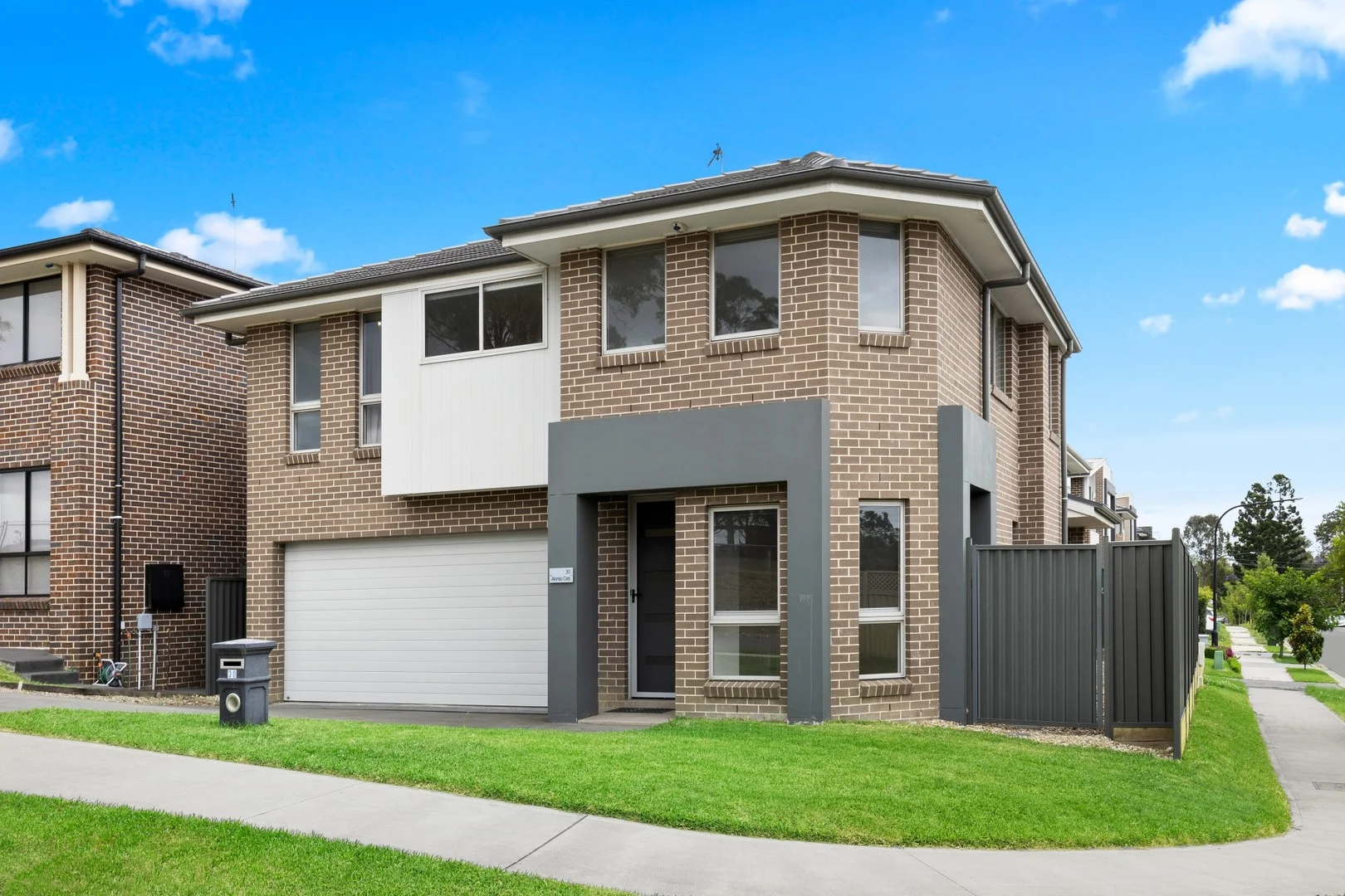 30 Alonso Crescent (1/14)