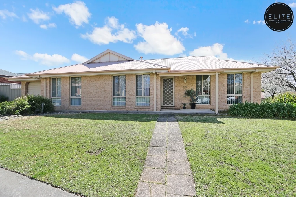 30 Ambrose Crescent (1/22)