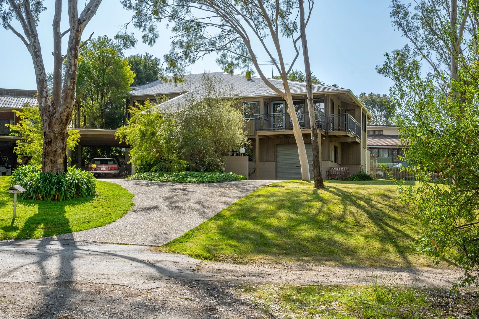 30 Lone Pine Avenue (1/28)