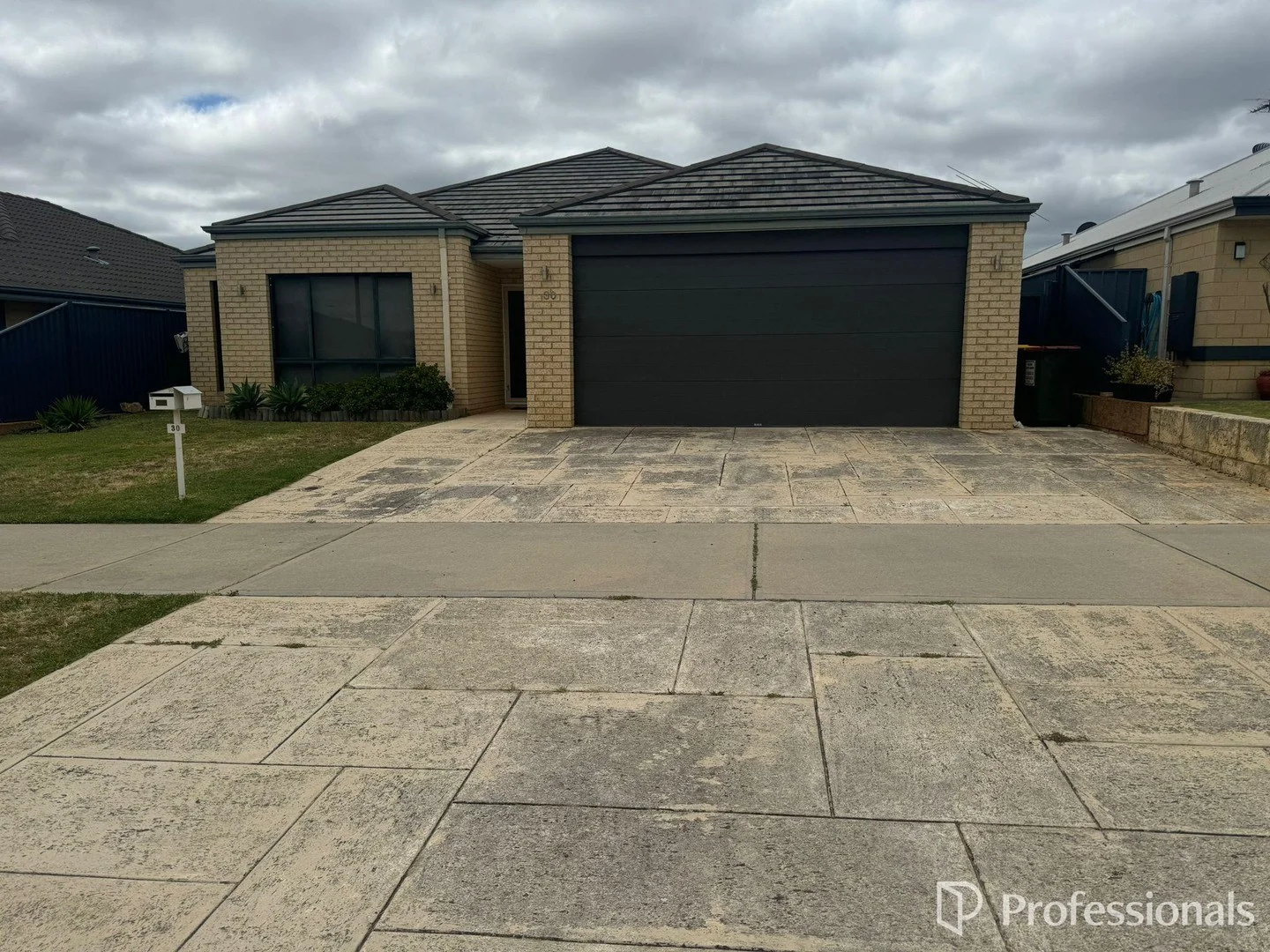 30 Plaistowe Boulevard (1/1)