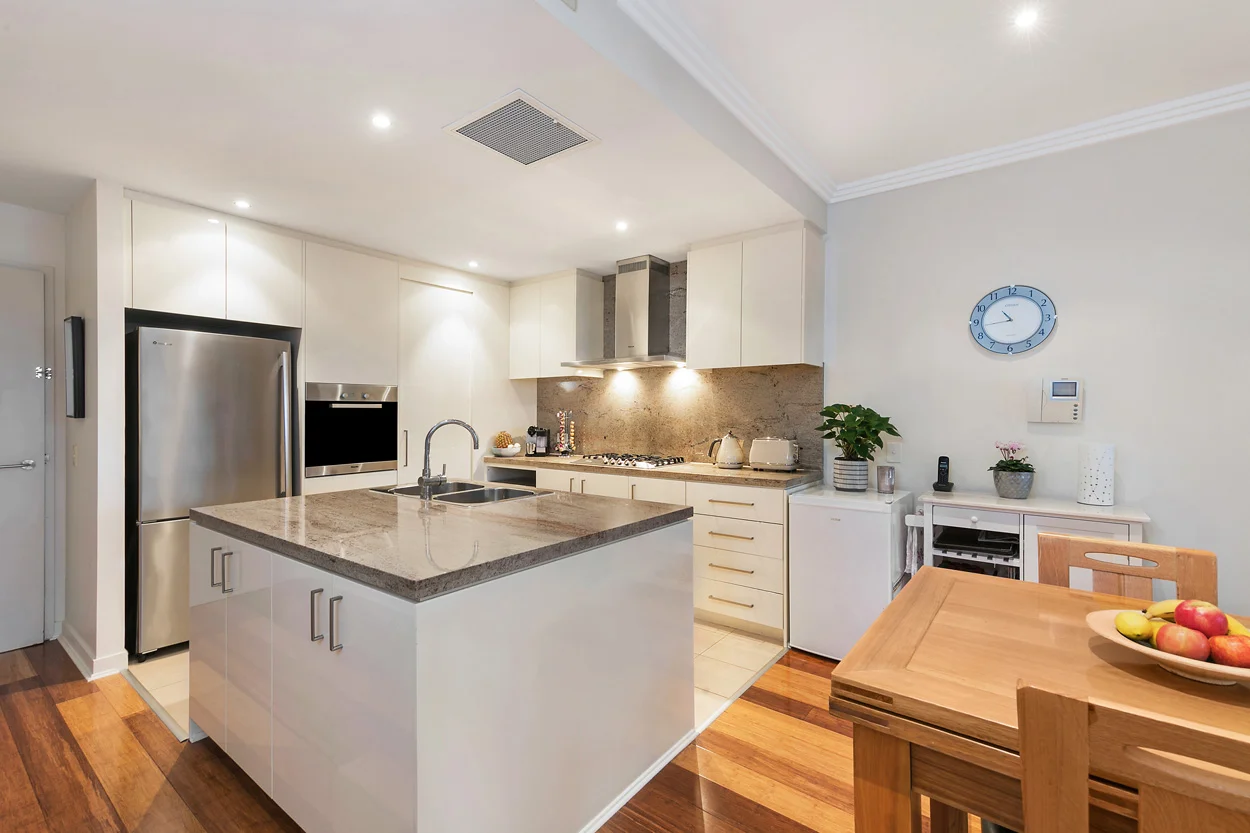 301/2A Eulbertie Avenue (1/7)