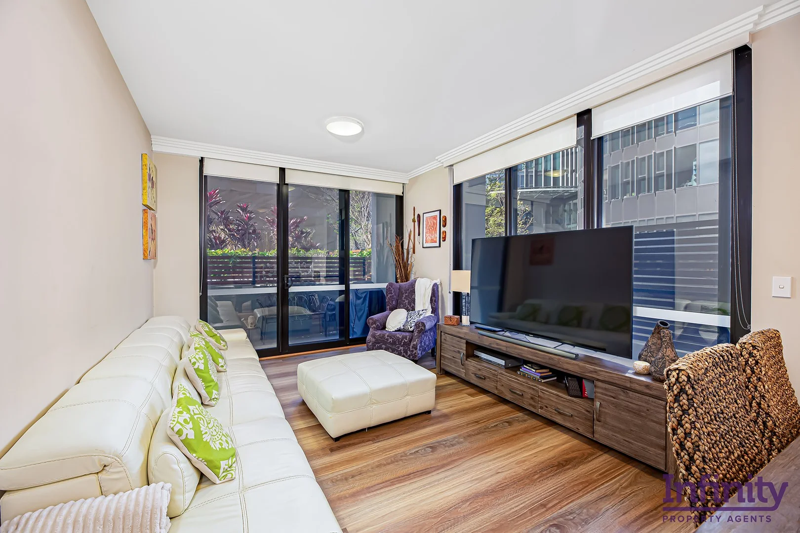 303/1 Waterways Street (1/6)