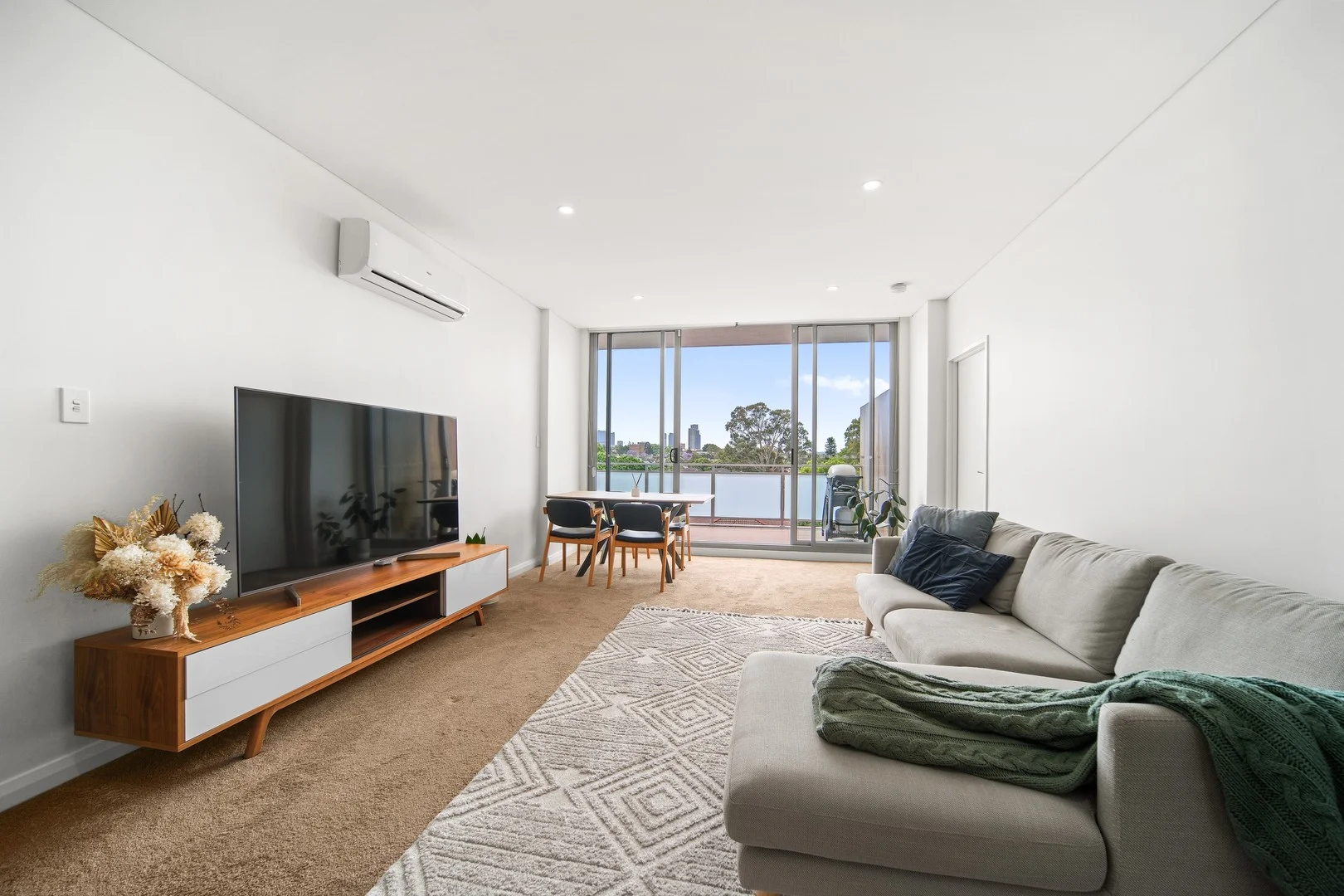 304/18 Louis Street (1/15)