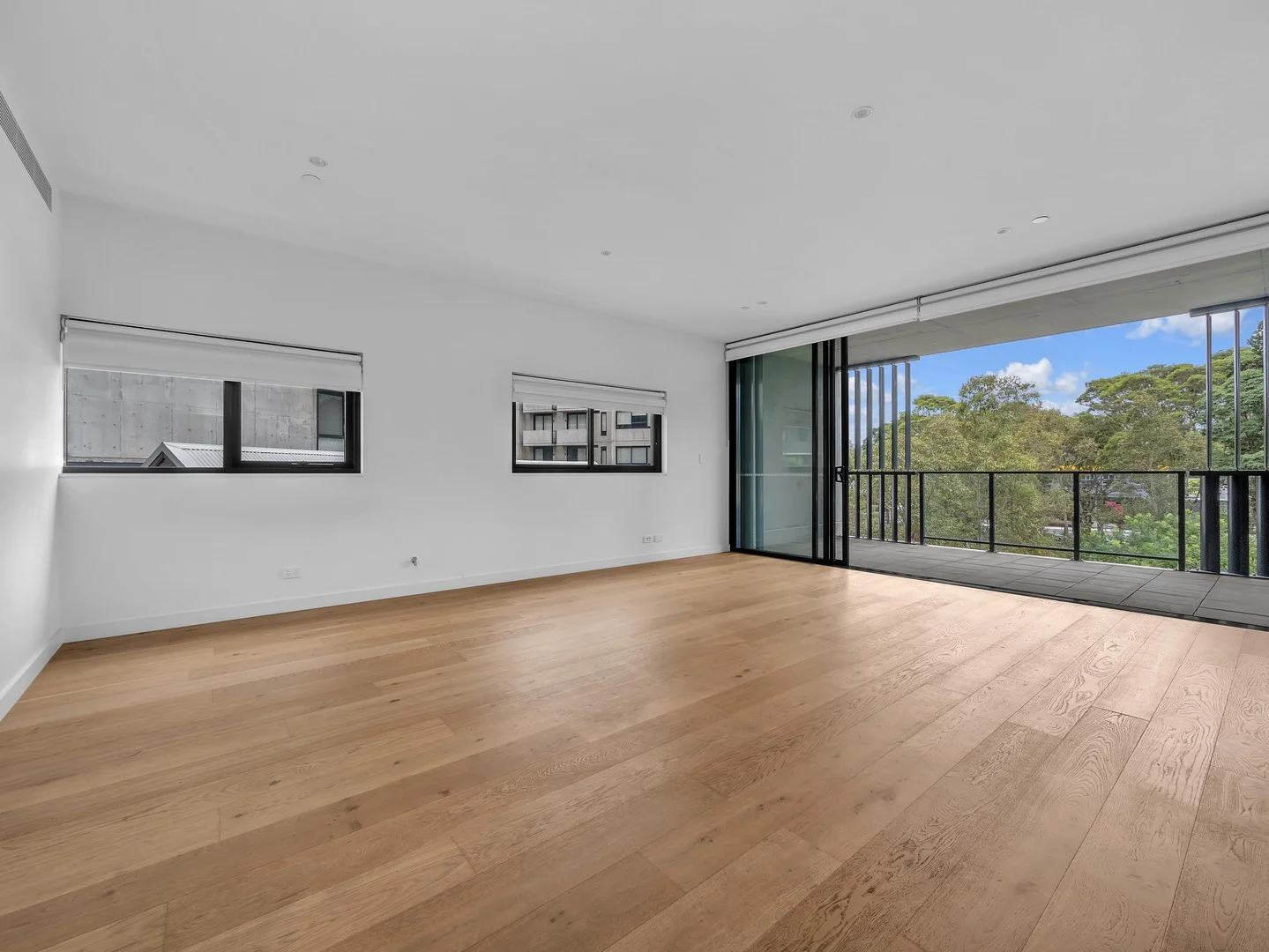 304/3 Mungo Scott Place (1/8)