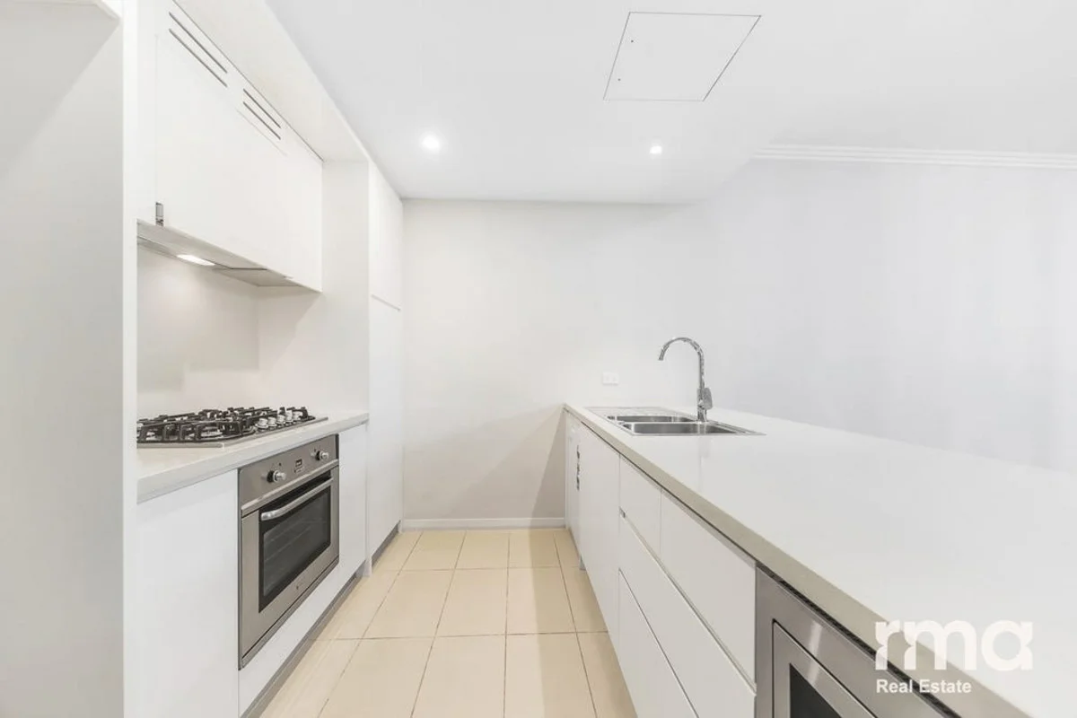 304/7 Waterways Street (1/14)