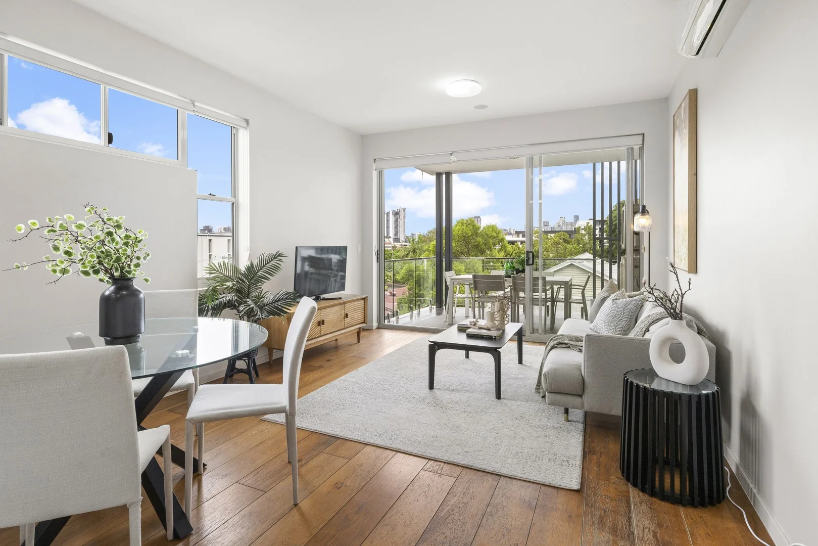 305/28 Cartwright Street (1/1)