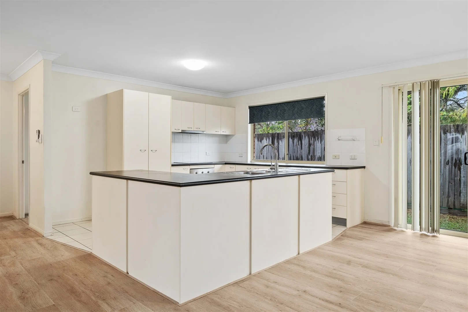31/54-64 Short Street (1/12)