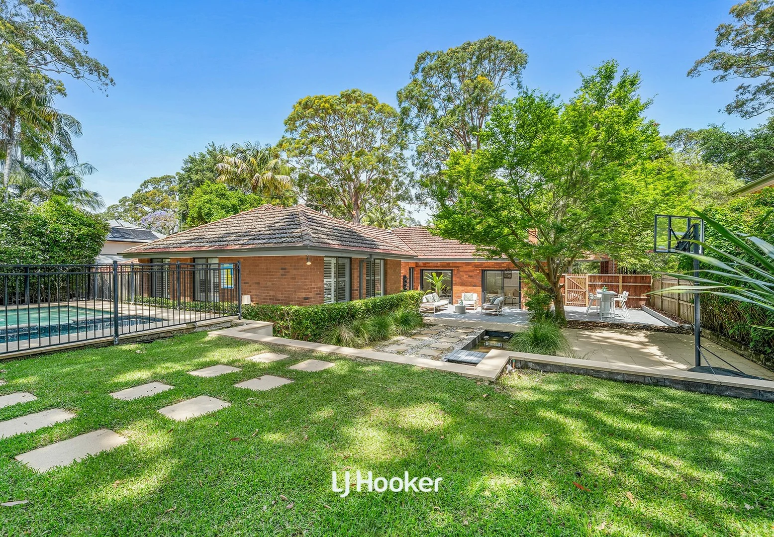 31 Calvert Avenue (1/21)