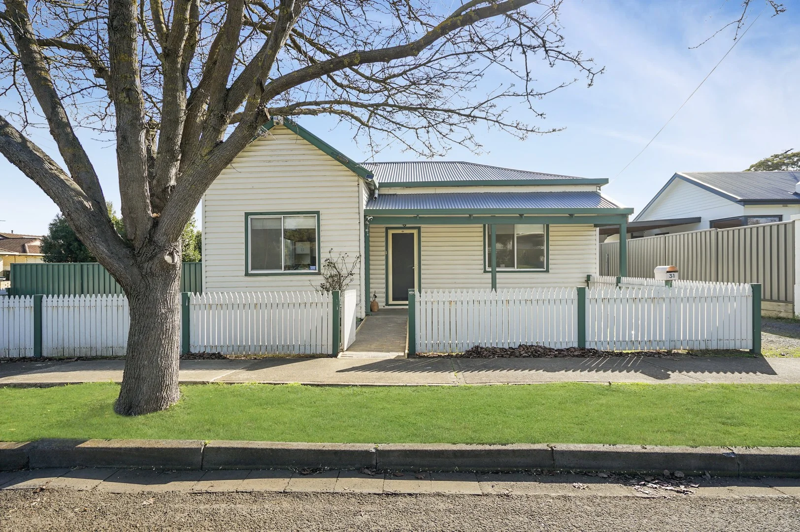 31 Lindsay St (1/16)